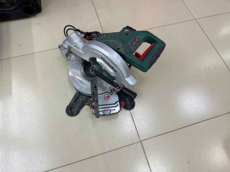 Торцовочная пила Metabo ms216