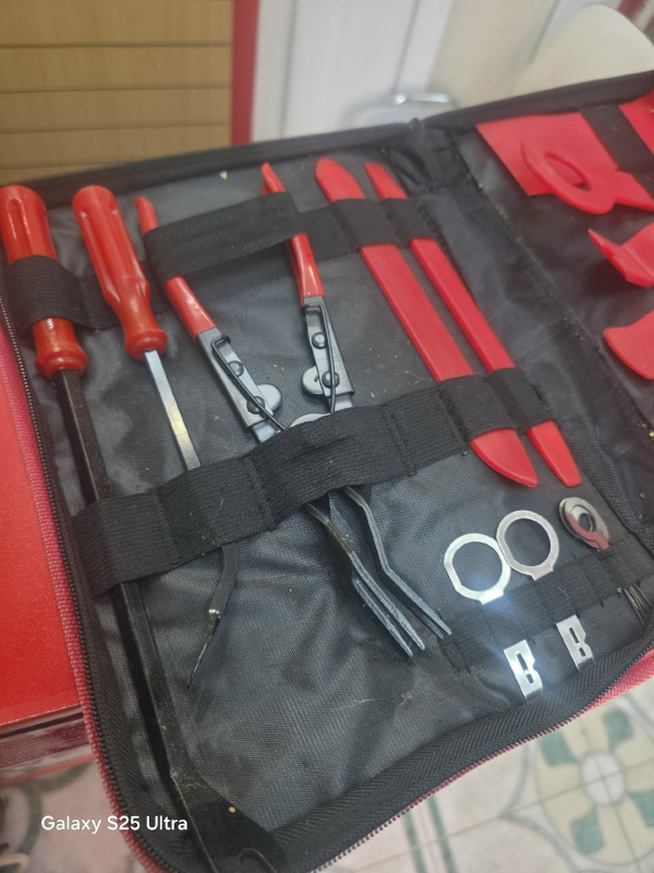 Набор инструментов  Набор для разборки салона автомобиля