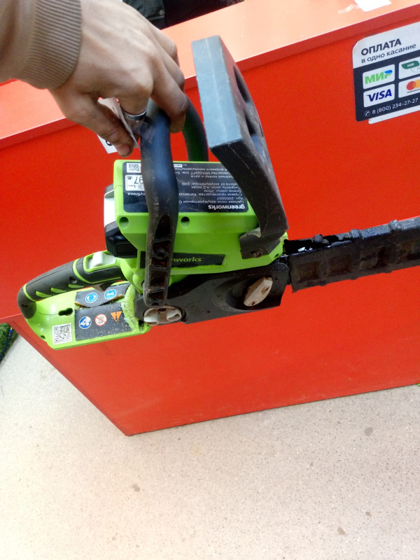 Электропила greenworks gnz1890135