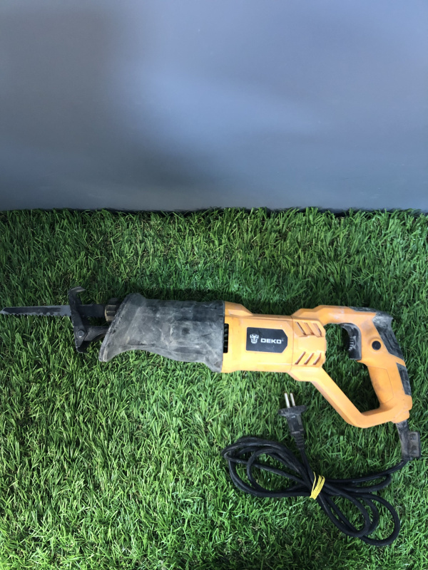 Сабельная пила Deko dkrs1000