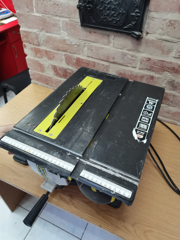 Торцовочная пила Ryobi RTMS1800
