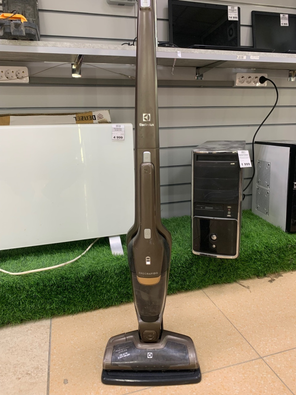 Пылесос Electrolux EER77MBM