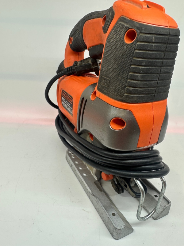 Электролобзик BLACK+DECKER bes610