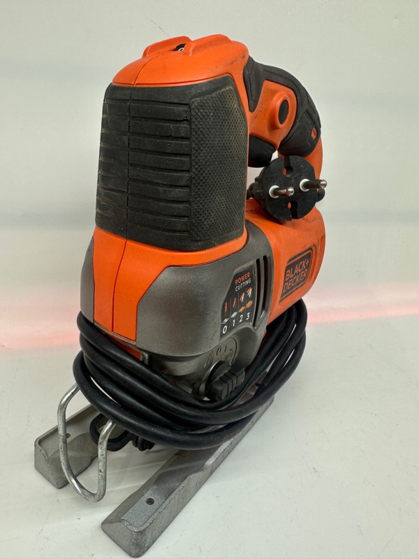 Электролобзик BLACK+DECKER bes610