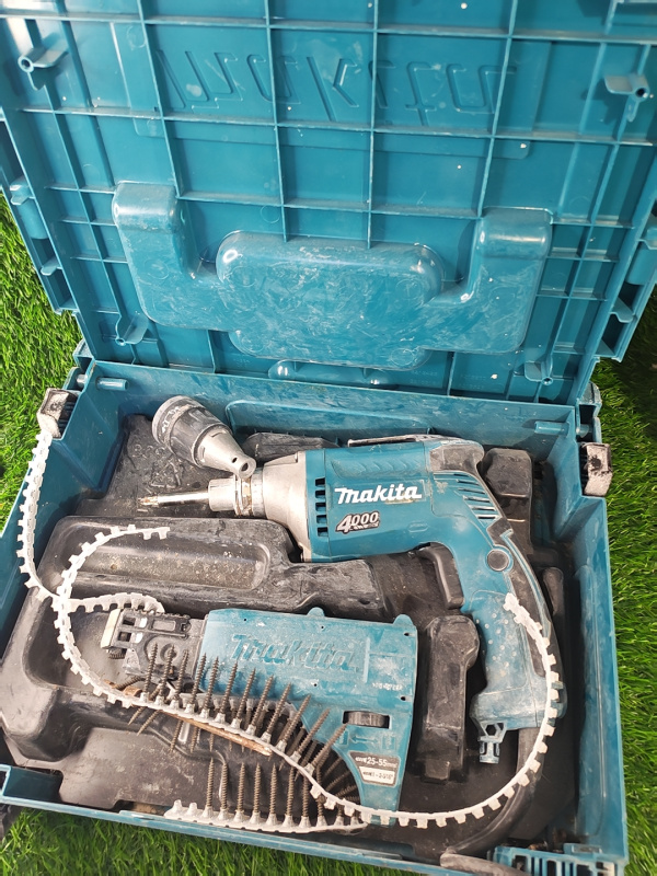 Шуруповерт Makita FS4300
