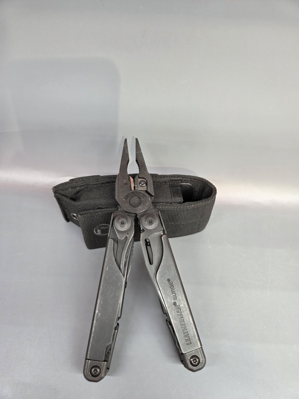 Набор инструментов Leatherman SURGE