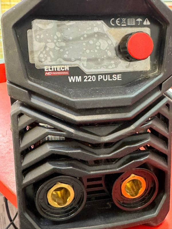 Сварочный аппарат - инвертор ММА Elitech WM 220 Pulse